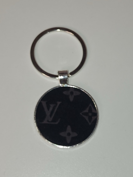 Louis Vuitton Accessories - Louis Vuitton Suhali interior cloth Black Monogram Round Silver Keychain Ring